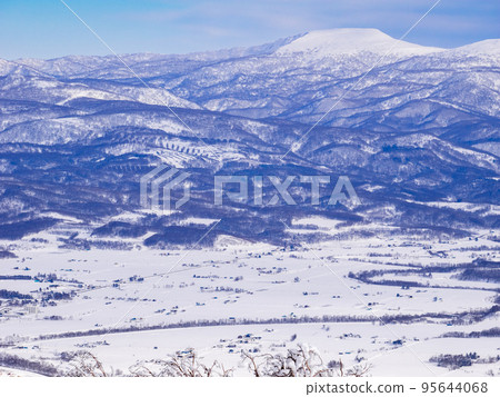 雪原和雪山(北海道新雪谷) 雪原和雪山(北海道新雪谷) 95644068