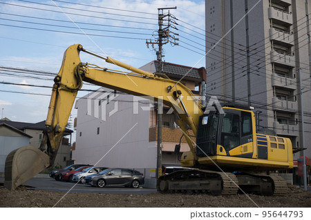 拆遷現場的挖掘機 6 95644793