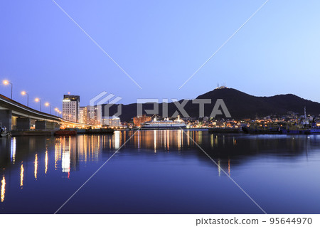 A view of the harbor area of Hakodate from the dock of the wharf Hakodate, Hokkaido 95644970