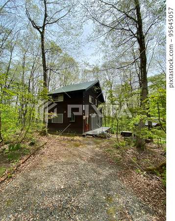 [Shinano Town, Nagano Prefecture] Log House in Nojiri Kogen University Village 95645057