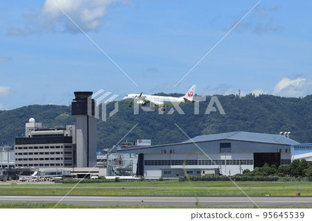 Takeoff and landing at Osaka Itami Airport Takeoff and landing at Osaka Itami Airport 95645539