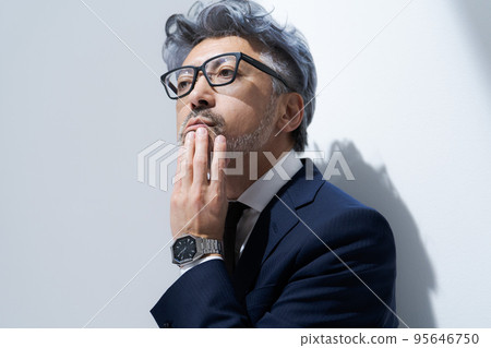 工作的商人 95646750