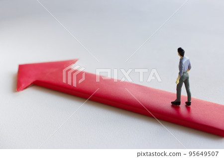 Businessman going forward (miniature) 95649507