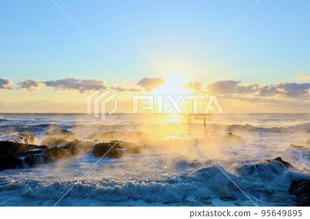 茨城縣大洗海岸的日出 茨城縣大洗海岸的日出 95649895