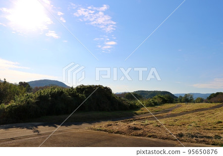 平靜的秋天河床山長野川栃木 95650876