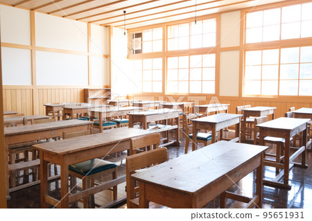 懷舊溫馨的小學教室 95651931