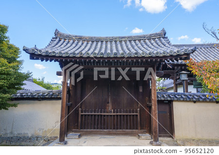 Horyu-ji Sogenji four-legged gate (Kangakuin main gate) Horyu-ji Sogenji four-legged gate (Kangakuin main gate) 95652120