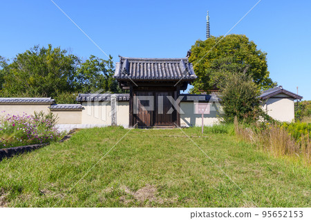 擁有寧靜農家路的法喜寺南大門(奈良斑鳩) 擁有寧靜農家路的法喜寺南大門(奈良斑鳩) 95652153