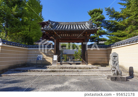 Horinji Temple South Gate and Geuma Stone (Ikaruga Town, Nara Prefecture) Horinji Temple South Gate and Geuma Stone (Ikaruga Town, Nara Prefecture) 95652178