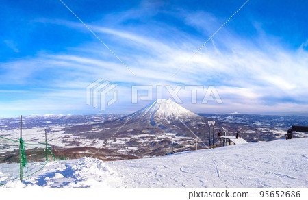View of Mt. Yotei from the ski course (Niseko, Hokkaido) 95652686