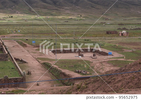 Semi-underground square square in Tiwanaku, Bolivia Semi-underground square square in Tiwanaku, Bolivia 95652975