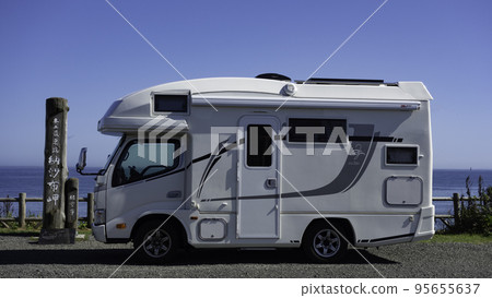 以諾薩普海角為背景的露營車 以諾薩普海角為背景的露營車 95655637