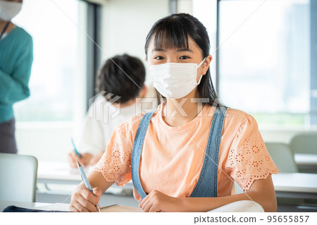 Students studying with masks 95655857