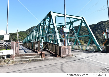 Kanayama Bridge over the confluence of the Hida River and the Maze River 95656791