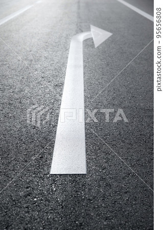 道路 道路標記 新道路在開放前剛剛鋪好 道路 道路標記 新道路在開放前剛剛鋪好 95656808