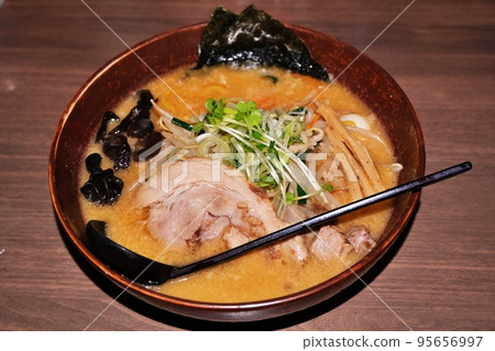 Mendokoro 白樺山莊味噌拉麵（北海道札幌） 95656997