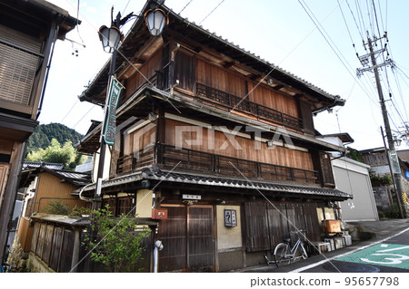 飛驒高速公路沿線的城堡式建築清水清水 飛驒高速公路沿線的城堡式建築清水清水 95657798