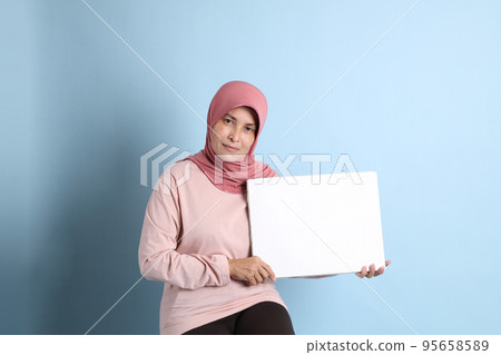 Woman with Hijab 95658589