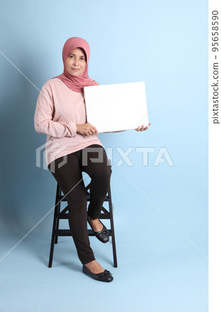 Woman with Hijab 95658590