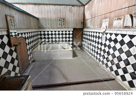 Men's bath of Showa public bath remaining in Kanayama-cho, Gero-shi 95658924