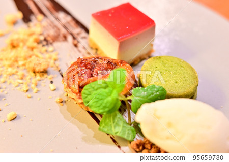 Pictures of beautiful and delicious sweets 95659780