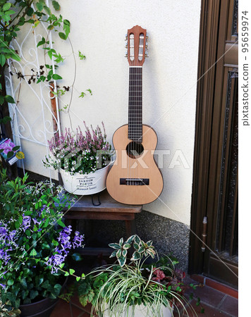 Mini guitar guitalele 95659974
