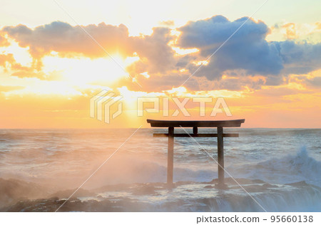 Sunrise on the Oarai coast, Ibaraki Prefecture 95660138