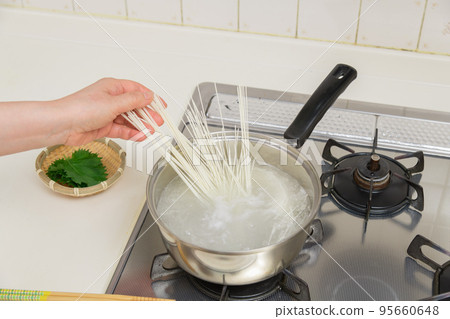 [中間主婦煮掛麵] 95660648