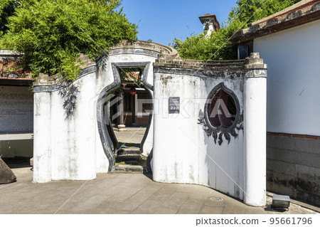 Ancient building view of the Lin An Tai Historical House and Museum in Taipei, Taiwan. The building follows the southern Fujian style courtyard. Ancient building view of the Lin An Tai Historical House and Museum in Taipei, Taiwan. The building follows the southern Fujian style courtyard. 95661796