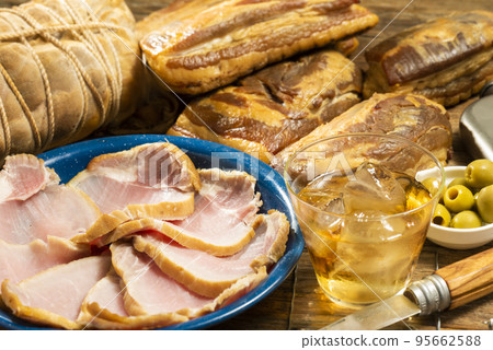 自製火腿和培根 自製火腿和培根 95662588