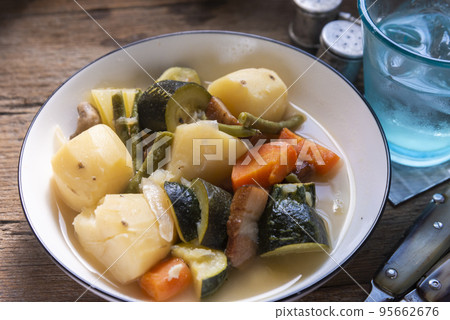 Pot-au-feu Pot-au-feu 95662676