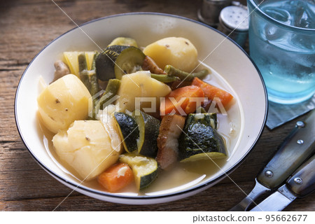 Pot-au-feu Pot-au-feu 95662677