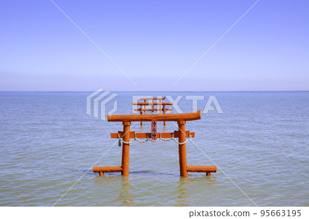 Mysterious scenery of the Ariake Sea Underwater Torii of Oo Shrine (Saga Prefecture) Mysterious scenery of the Ariake Sea Underwater Torii of Oo Shrine (Saga Prefecture) 95663195