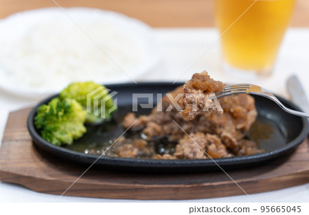 Hamburger set meal to eat at home 95665045