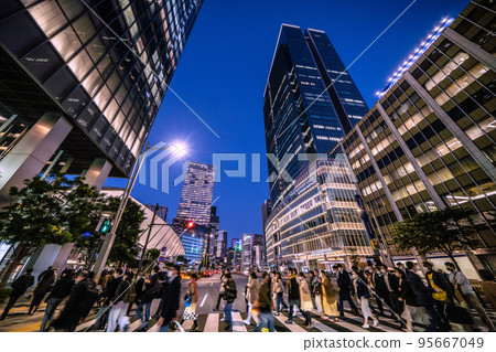 日本東京都市風景東京中城八重洲東京站前“誕生”=10月26日 95667049