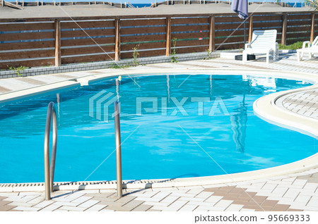 Poolside Poolside 95669333