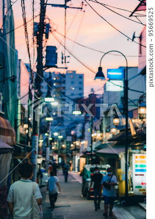 夜晚的谷中銀座 夜晚的谷中銀座 95669525