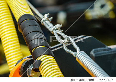 Snap hook connect spring to steel rope, machine detail 95669587