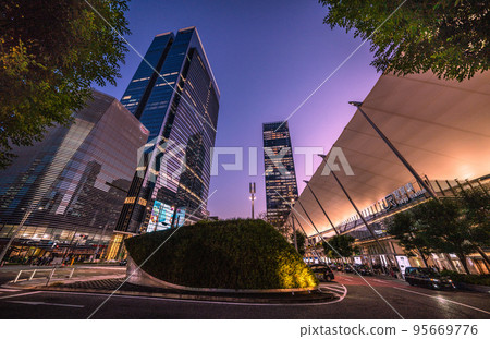 日本東京都市風景 東京中城八重洲“誕生”在東京站前。畫面右側的東京站=10月26日 日本東京都市風景 東京中城八重洲“誕生”在東京站前。畫面右側的東京站=10月26日 95669776