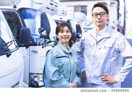 卡車司機的男人和女人 95669890