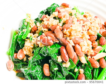 Chinese home-cooked Chinese dish (spinach with Chinese sauce) Chinese home-cooked Chinese dish (spinach with Chinese sauce) 95670041