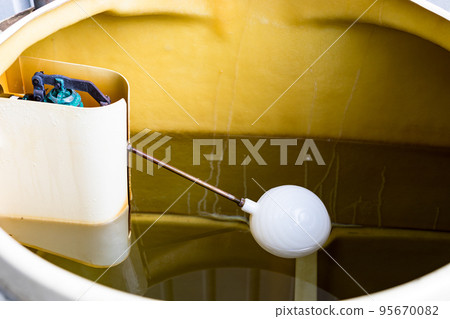 Water supply equipment Regular inspection and cleaning of small water tanks 95670082