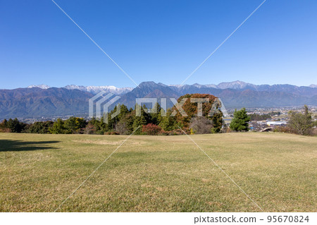 從安曇野工藝公園眺望北阿爾卑斯山 95670824