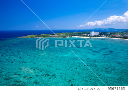 【沖繩航拍】用無人機從空中拍攝殘波海灘的蔚藍大海和殘波岬的海岸線① 【沖繩航拍】用無人機從空中拍攝殘波海灘的蔚藍大海和殘波岬的海岸線① 95671365