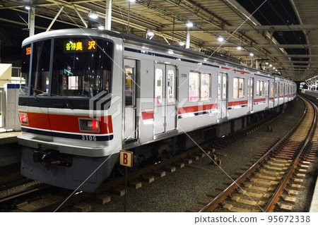 Tokyu Meguro Line 3000 series train with Okusawa sign waiting to depart at the station Tokyu Meguro Line 3000 series train with Okusawa sign waiting to depart at the station 95672338