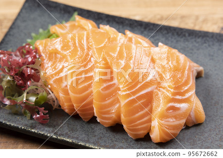 Delicious Norwegian salmon sashimi 95672662