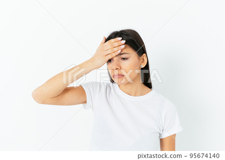 Young woman feeling symptoms of covid 95674140