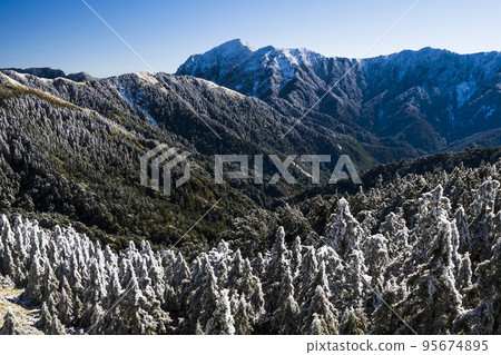 The snow covered most of the mountains and forests in Hehuan Mountain of Nantou, Taiwan. Taroko National Park is one of Taiwan's most popular tourist attractions. 95674895