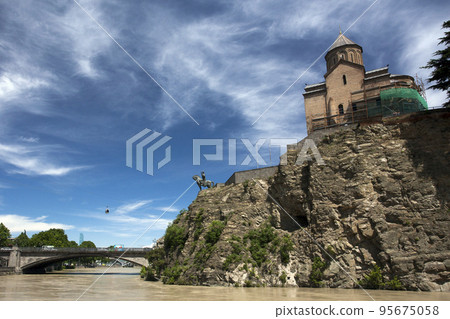 Norashen Church and a monument to King Vakhtang against the background of Metekhi Bridge, Tbilisi 95675058