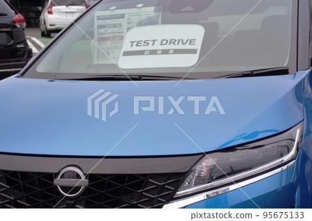 汽車圖片 在汽車經銷店試駕 汽車圖片 在汽車經銷店試駕 95675133
